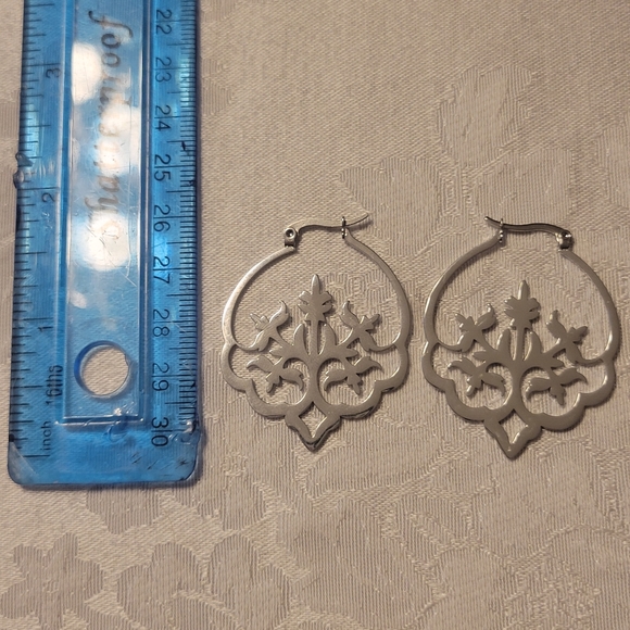 Silver Toned Earrings - Picture 4 of 4